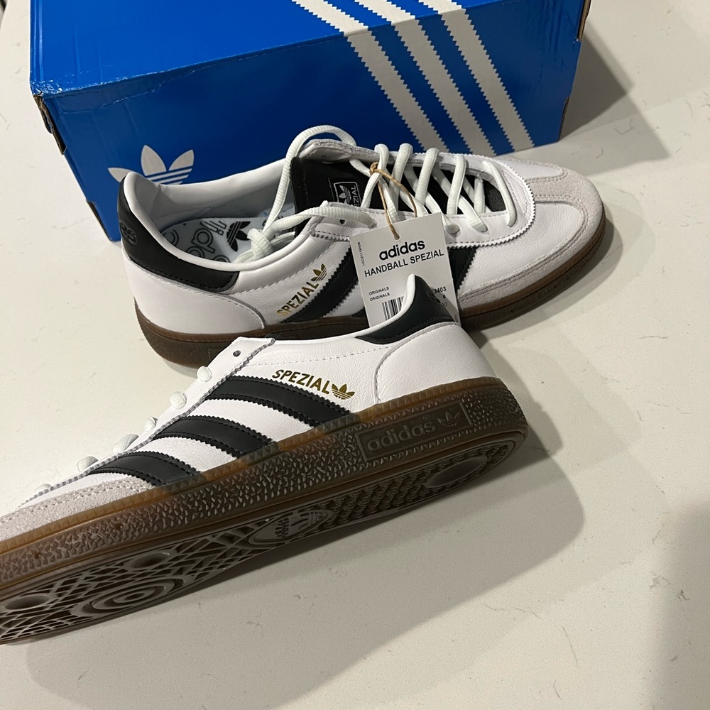 ADIDAS Handball Spezial sneaker, unisex shoe. Men's size 8.5, women's 9.5.